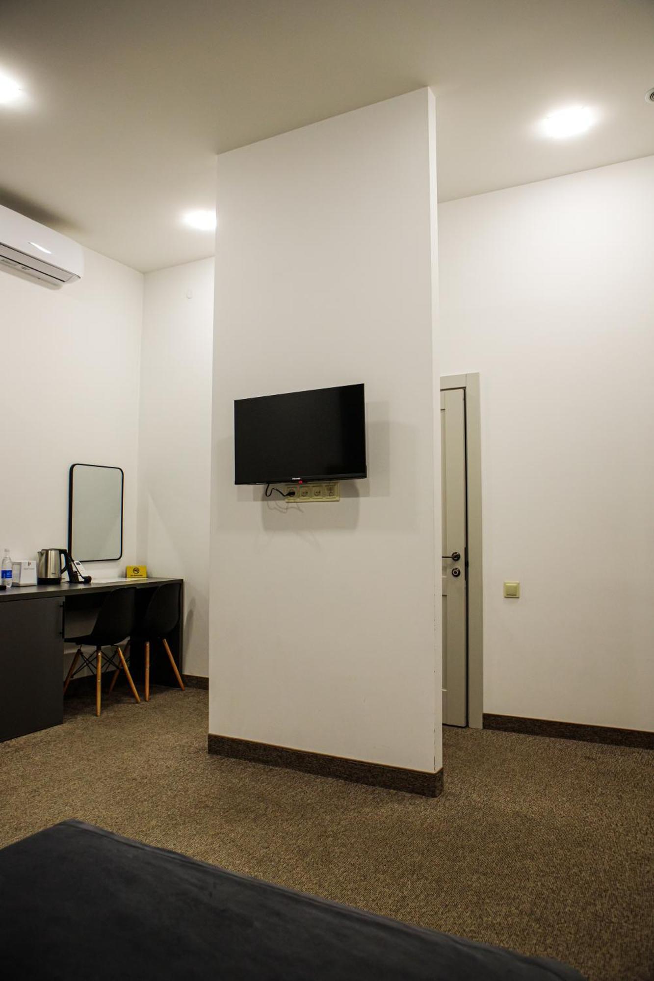 Hotel Port Plaza Evn P'arak'ar Exteriér fotografie