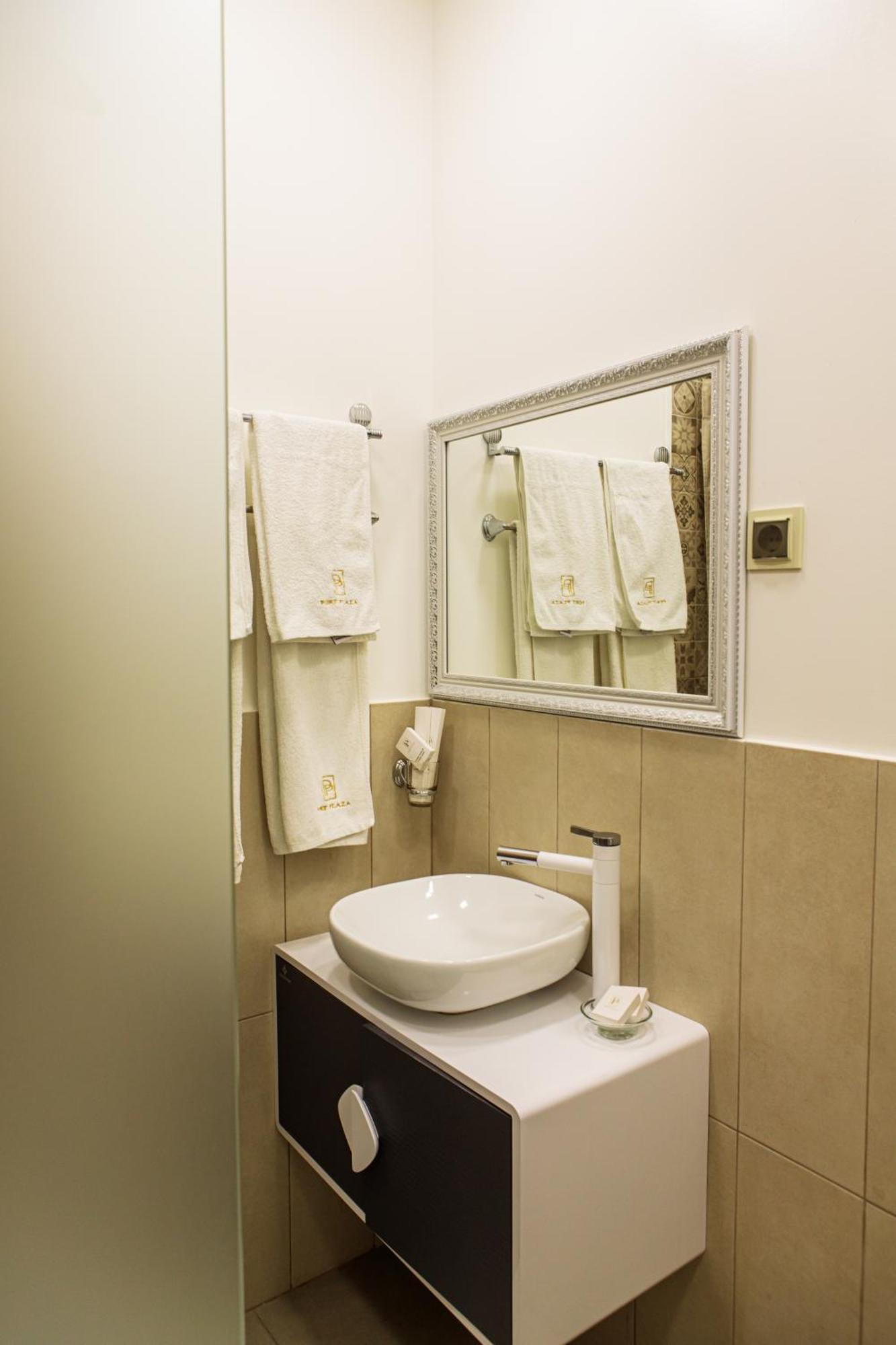 Hotel Port Plaza Evn P'arak'ar Exteriér fotografie
