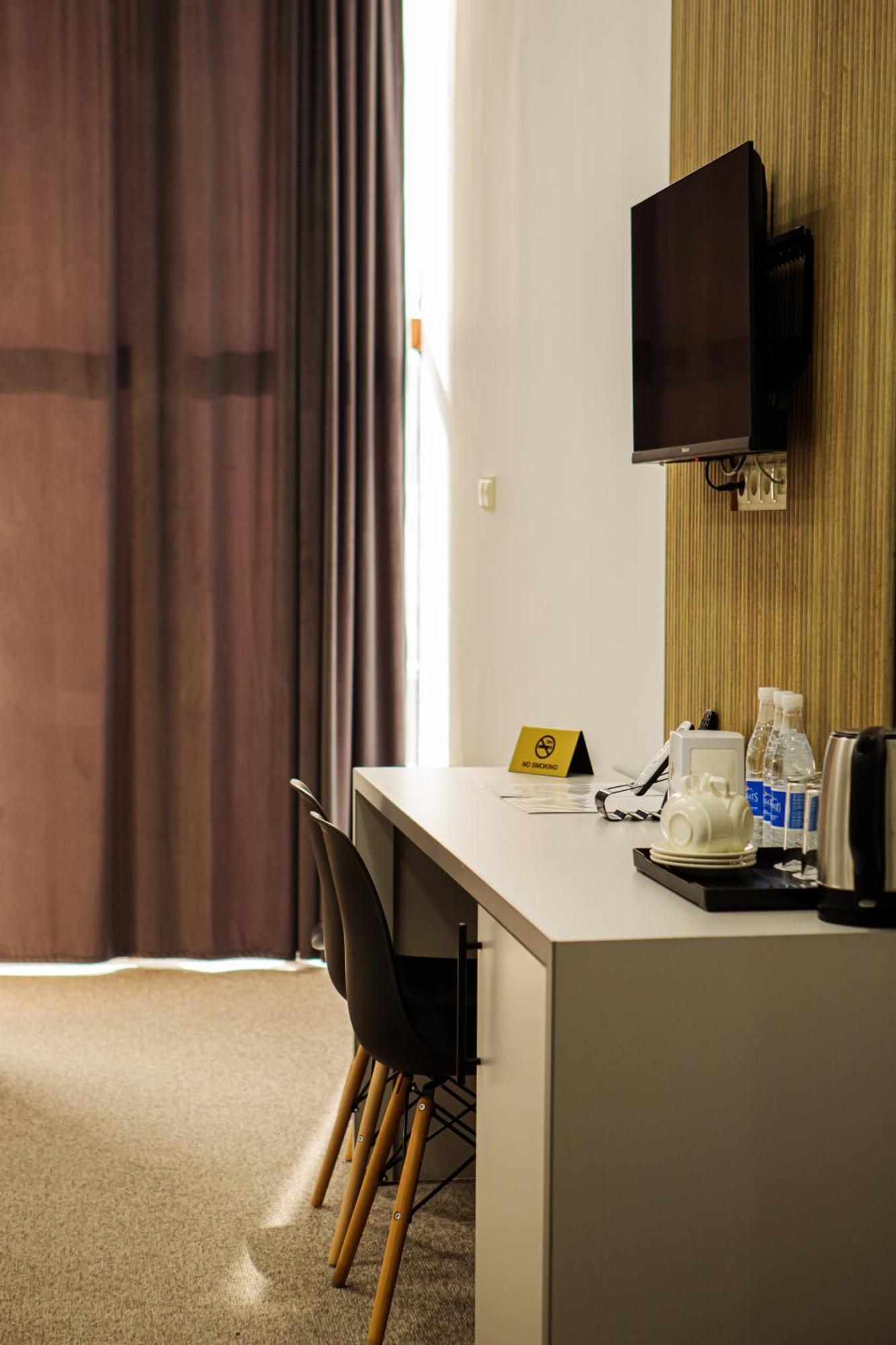 Hotel Port Plaza Evn P'arak'ar Exteriér fotografie